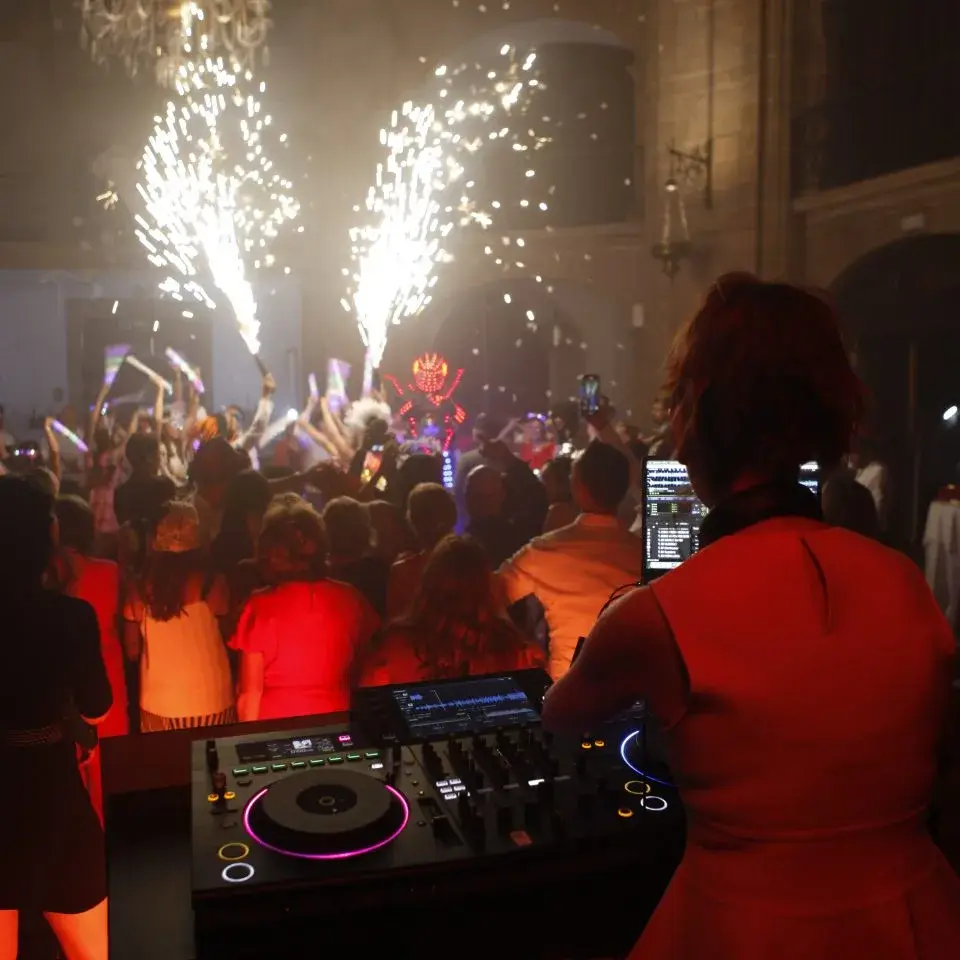 Fiesta de boda — DJ María Martín