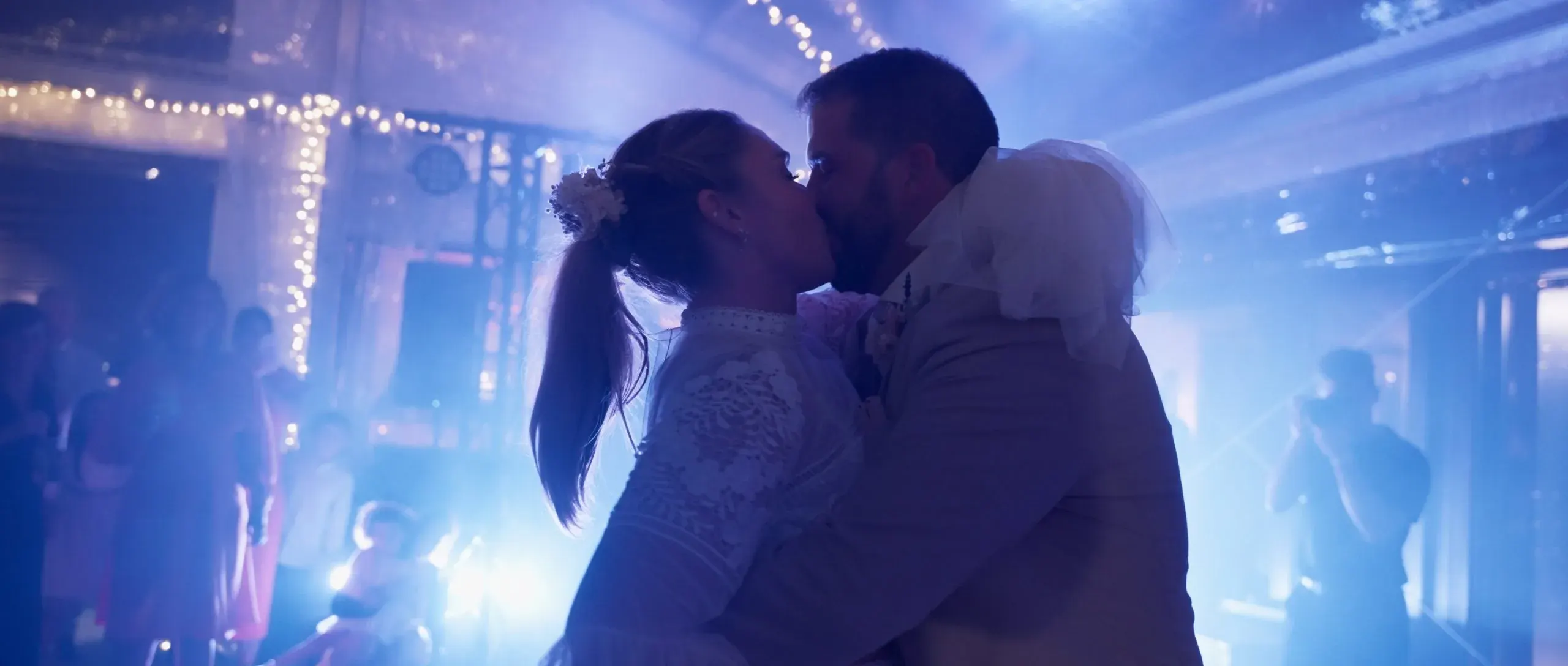 Iluminación y sonido en boda — María Martín Deejay