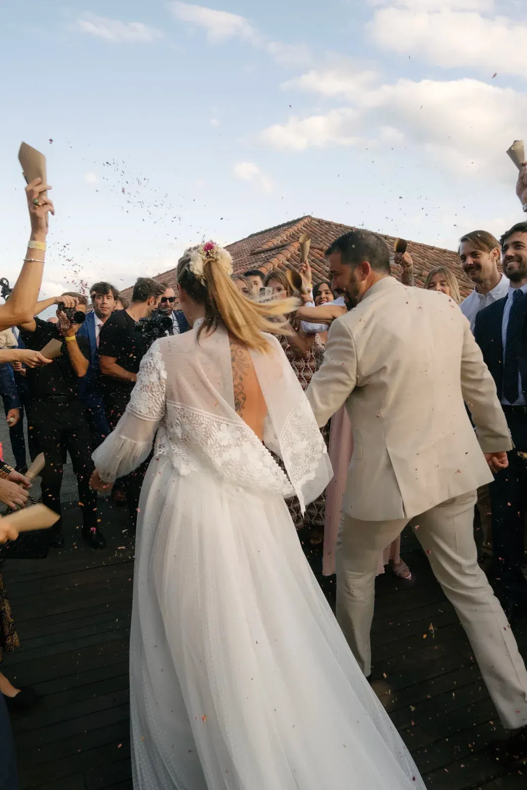 Salida de los novios entre arroz — Pueblo Astur