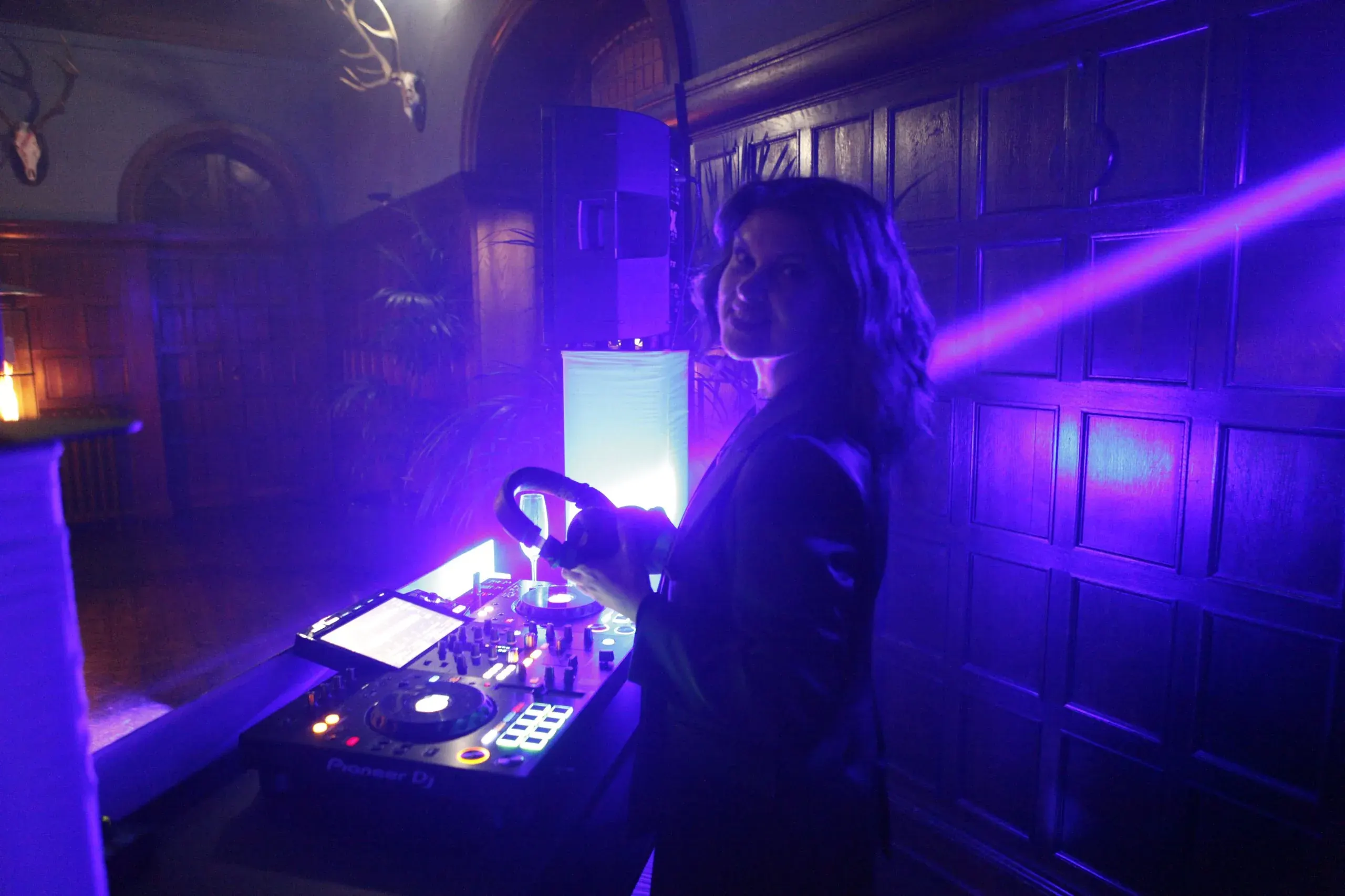 Sesión de DJ en evento corporativo
