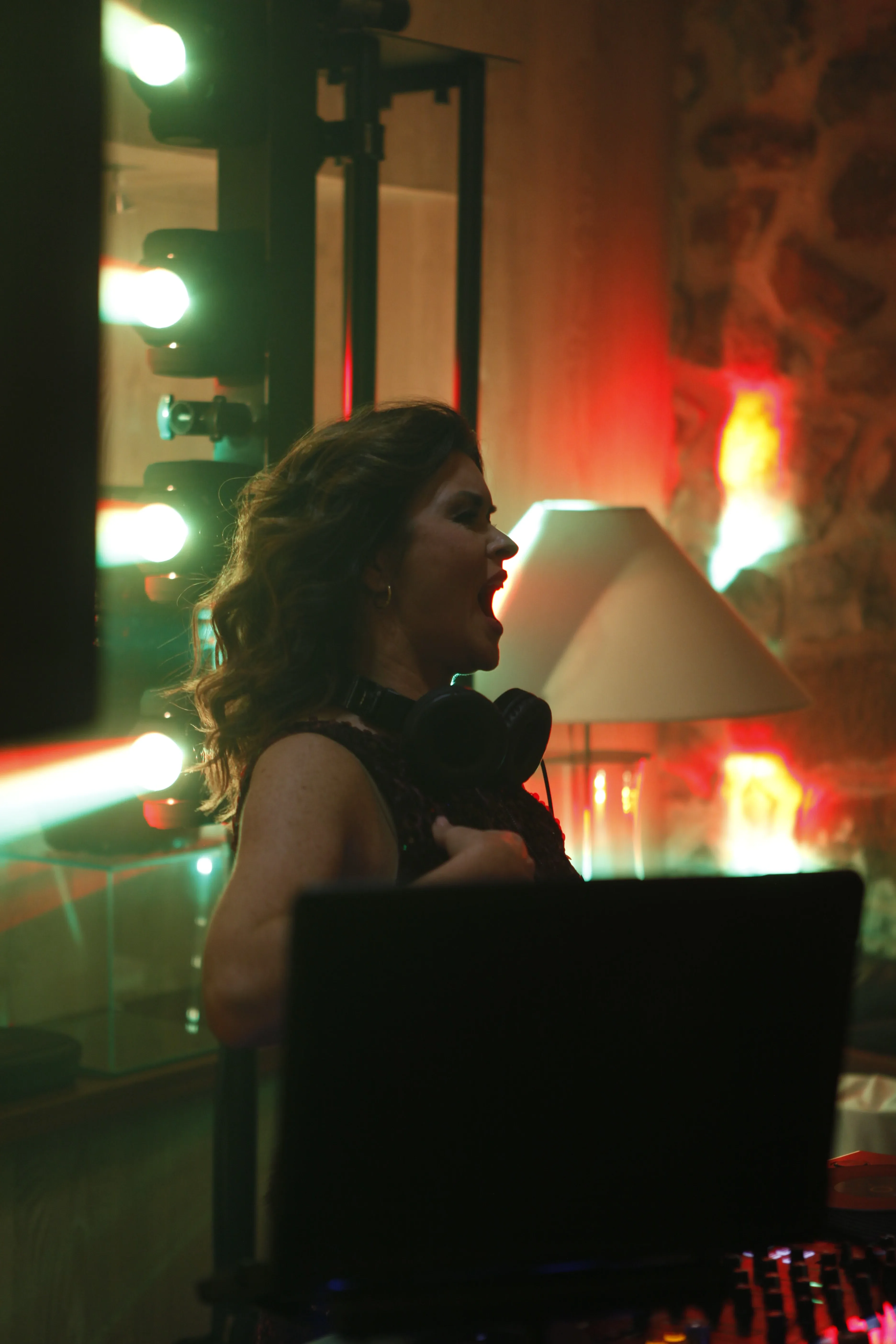 María Martín talking with a couple during a wedding consultation